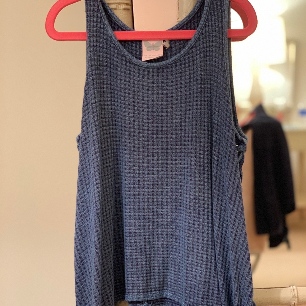 Super cute blue top great condition!! Looks new